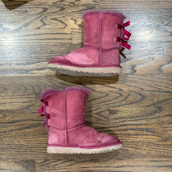 Worn Condition Ugg Bailey Bow Youth Girls Size 3 Dark Pink Colour - Picture 7 of 12